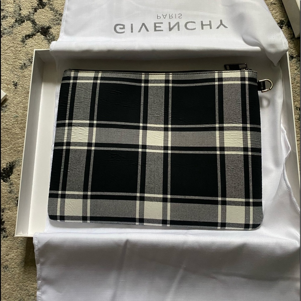 ‼️SOLD‼️GIVENCHY Black and White Plaid Pouch (UNISEX)‼️SOLD‼️ - Picture 7 of 9